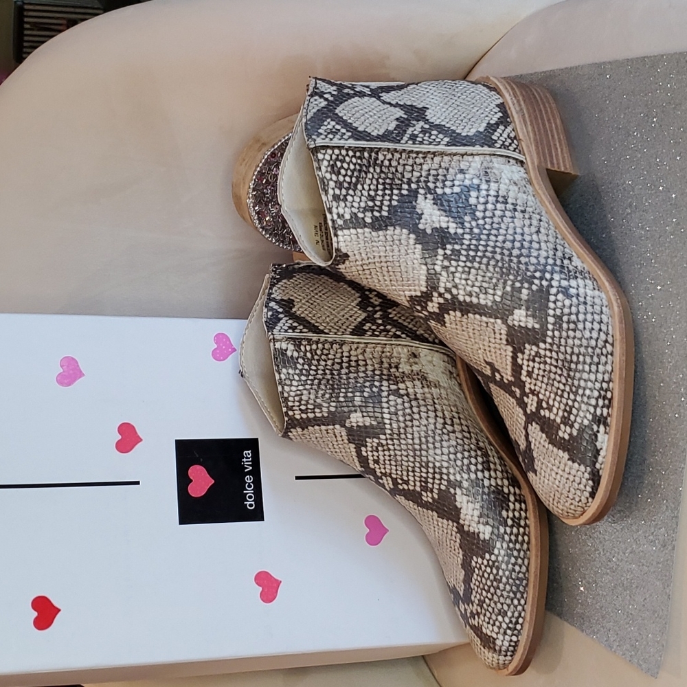 🎉HP🎉! Dolce Vita ⭐️NWT⭐️ Size 7 Snake Print Stella Booties! ❤❤❤